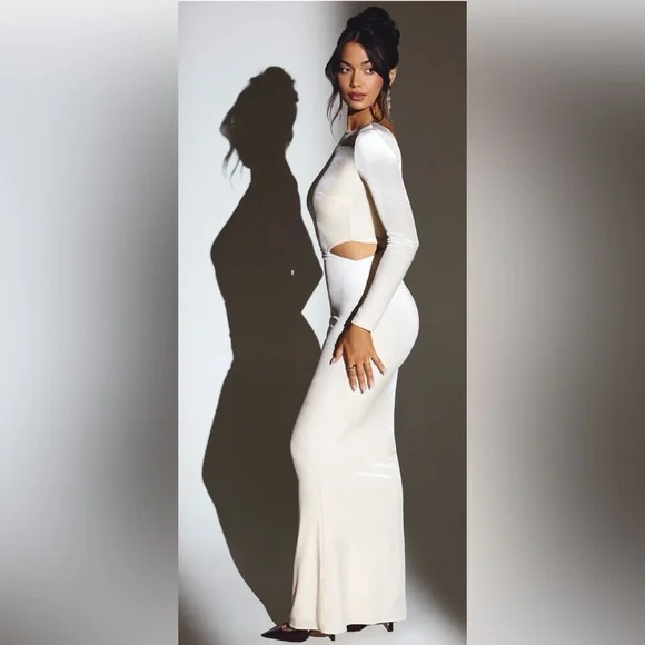 Oh Polly Ginevra Ivory Velvet Long Sleeve Maxi Dress - Picture 2 of 2